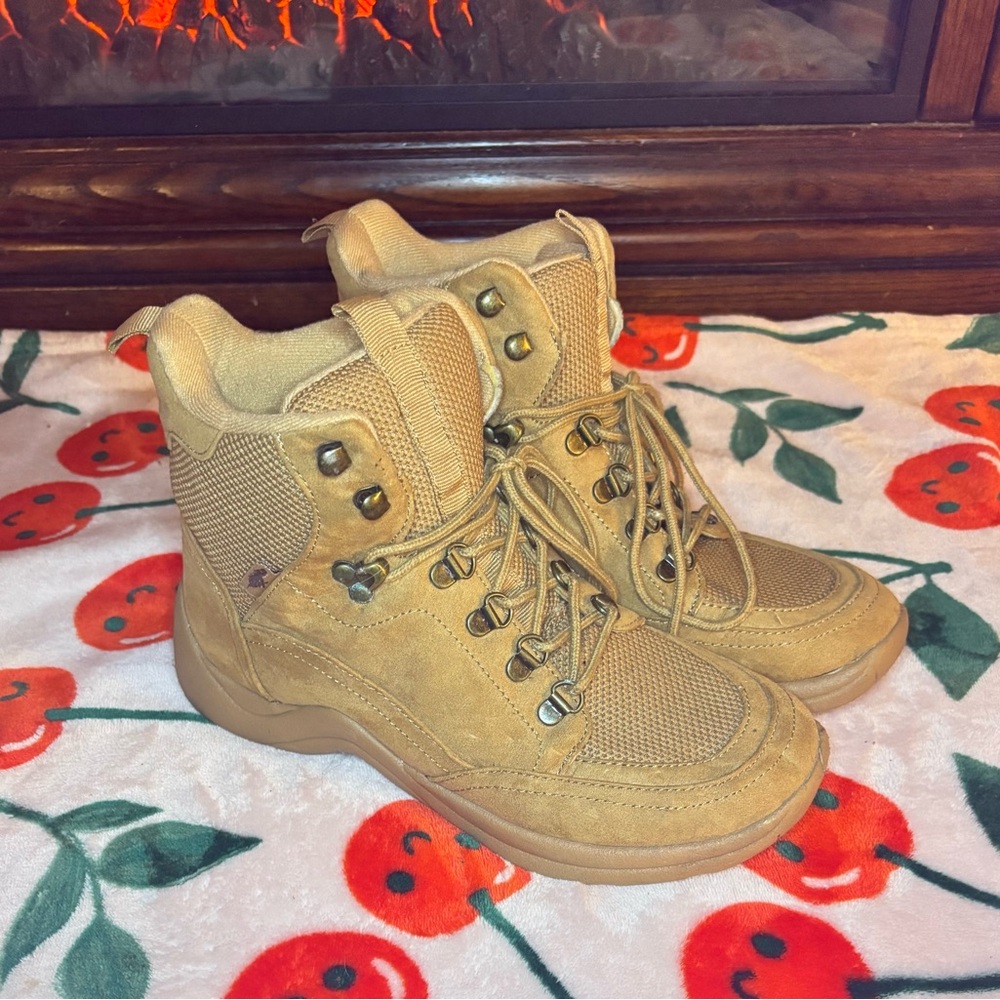 Rocket Dog women’s hiking sneakers/boots